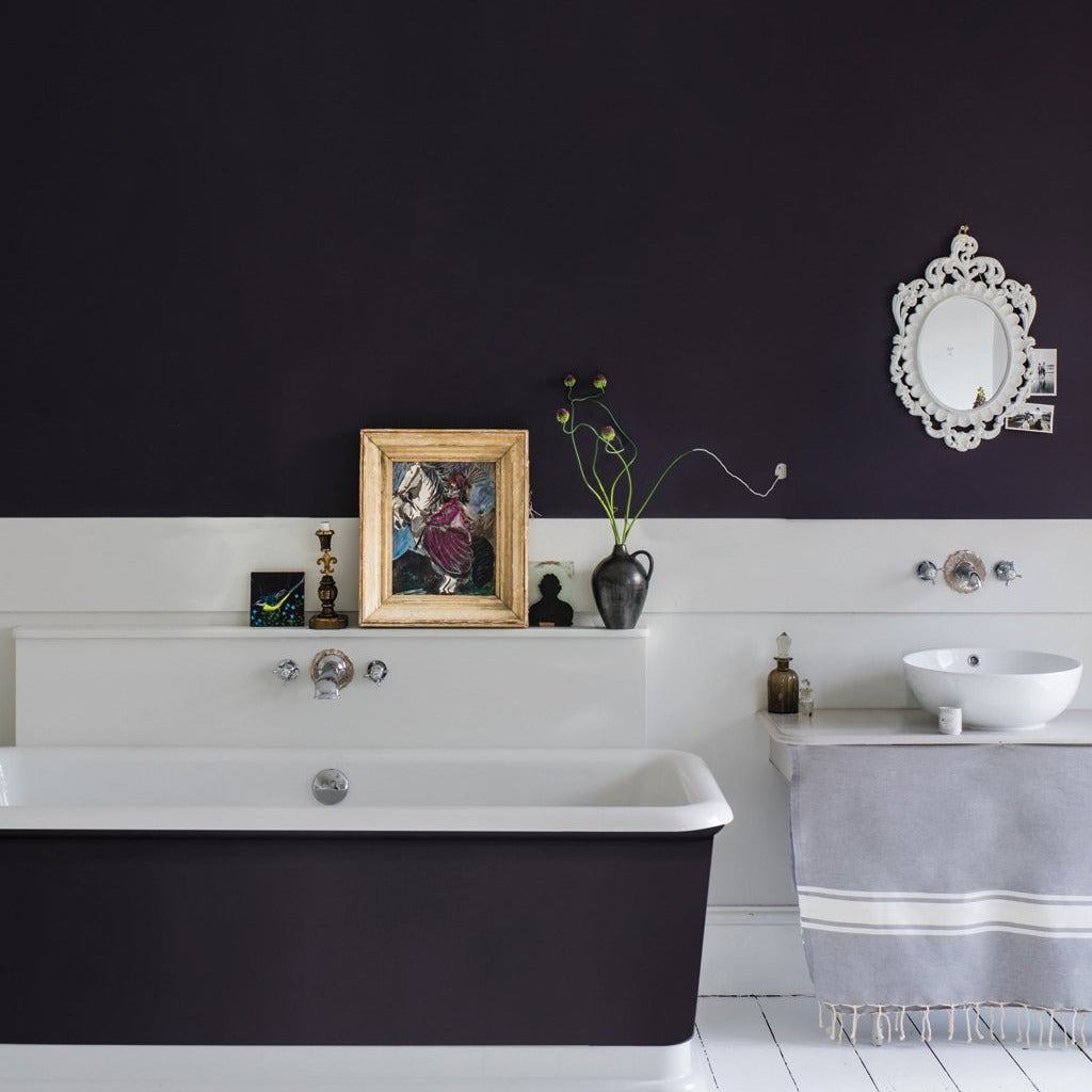 Bathroom painted in Farrow & Ball Paean Black® No.294